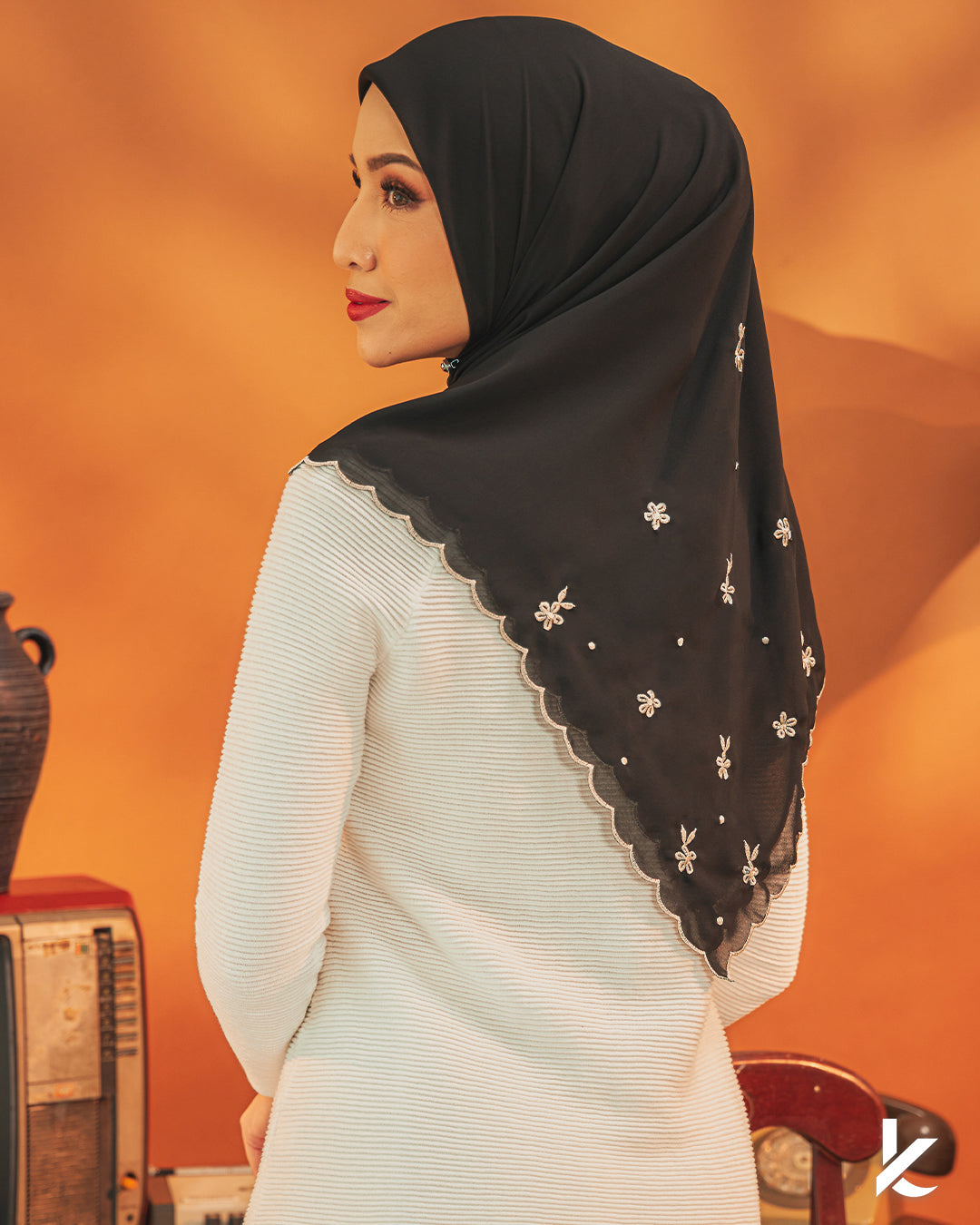 Suri Bawal Sulam in Black