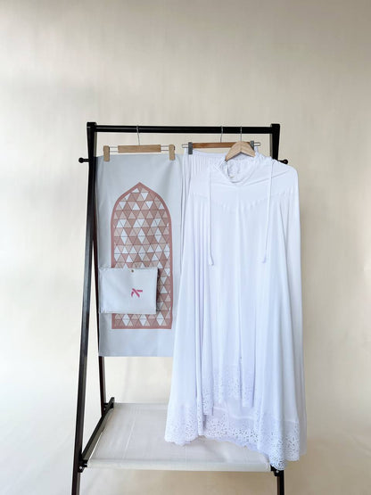 Sarong Prayer Set in Pure White (FREE Saja-Bag)