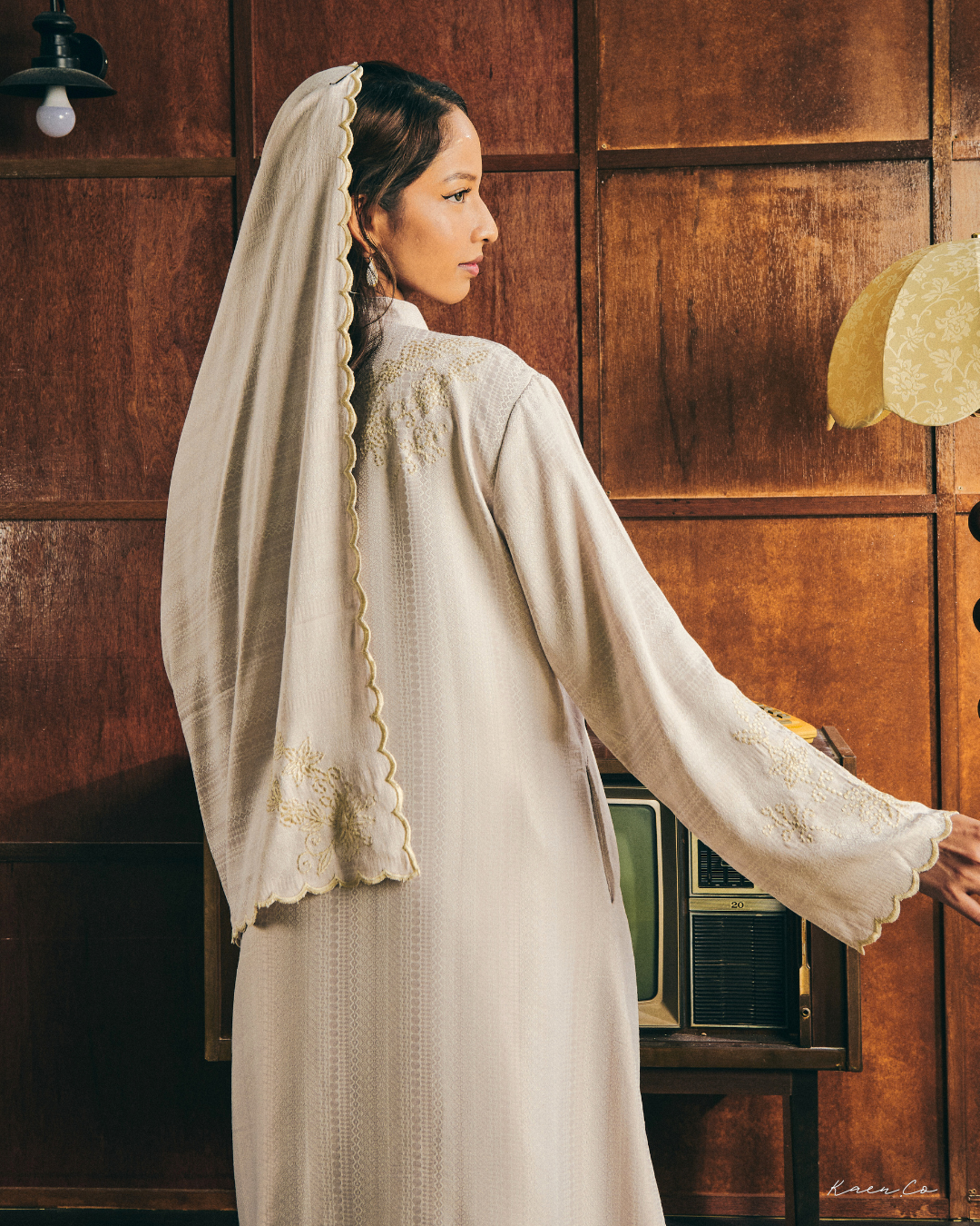 Som in Oat + FREE Selendang | Baju Kurung Sulam Klasik Raya 2026