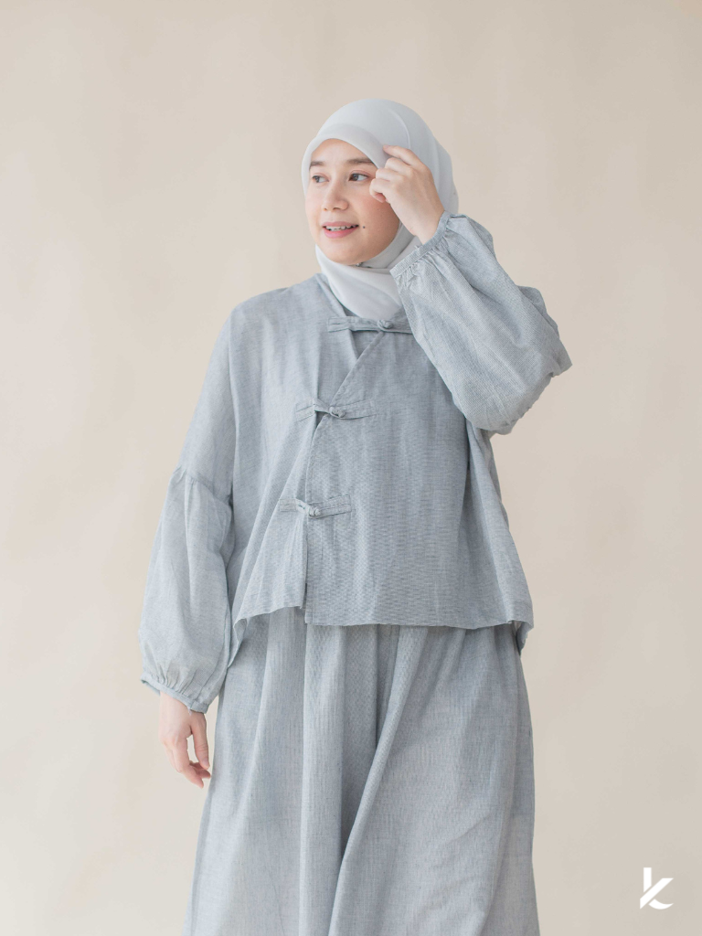 Oriental Top in Dust