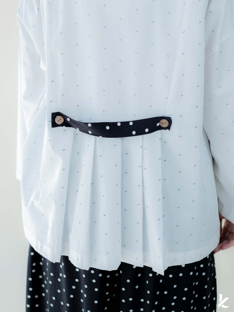 Ease Top in White Frame