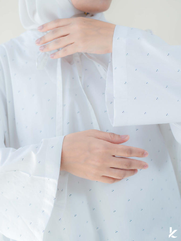 Ease Top in White Frame