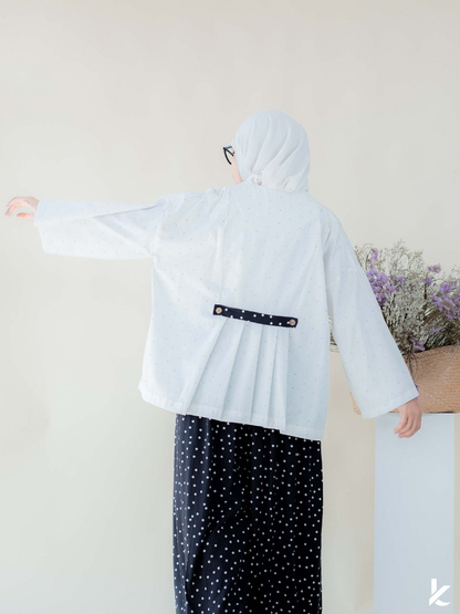 Ease Top in White Frame