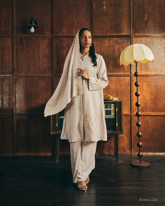 Som in Oat + FREE Selendang | Baju Kurung Sulam Klasik Raya 2026