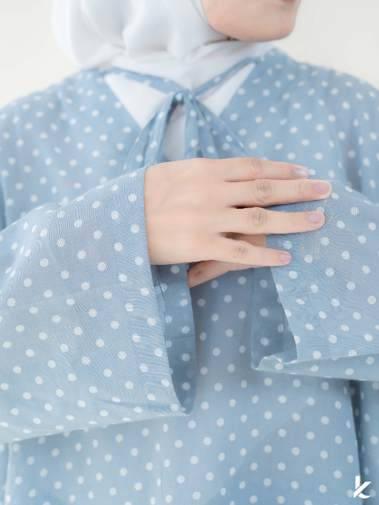 Ease Top in Cloudy Polka