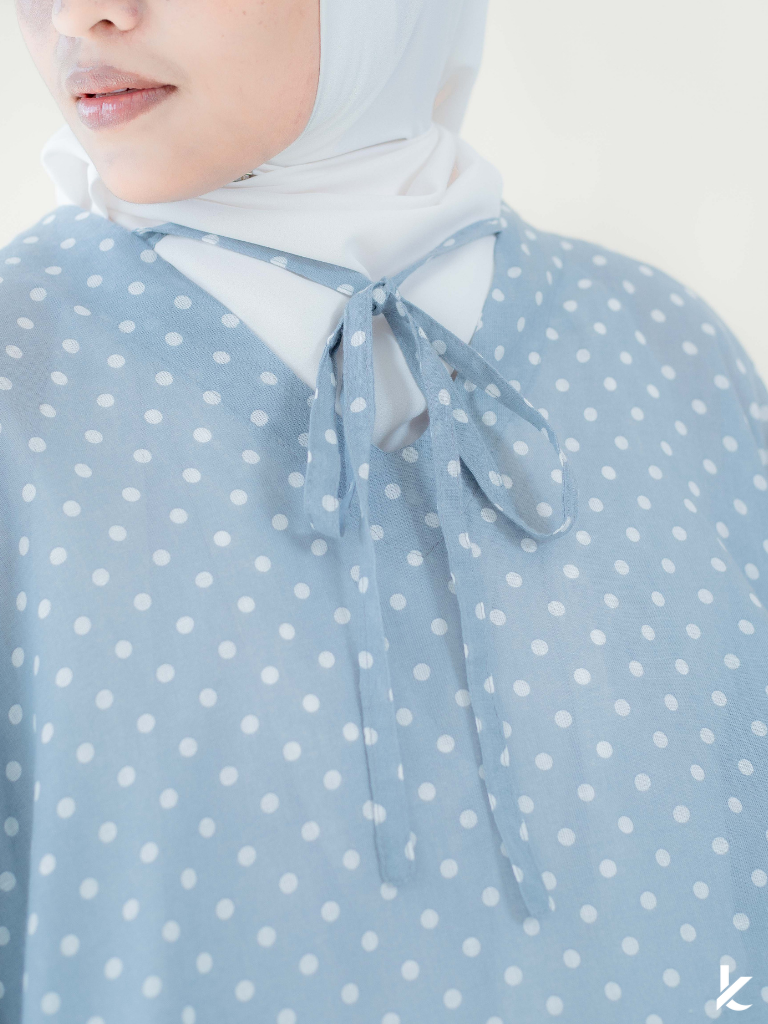 Ease Top in Cloudy Polka