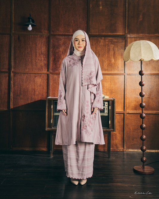 Som in Milk Rose + FREE Selendang | Baju Kurung Sulam Klasik Raya 2026