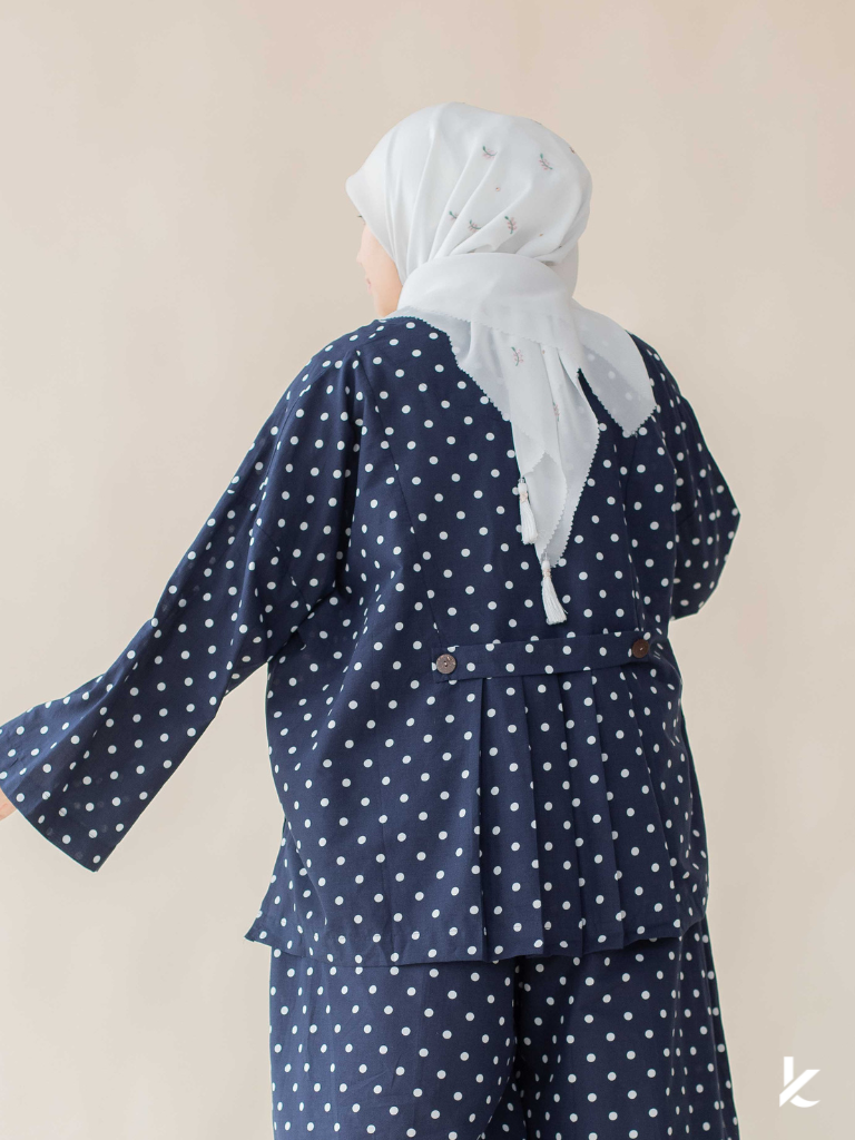 Ease Top in Midnight