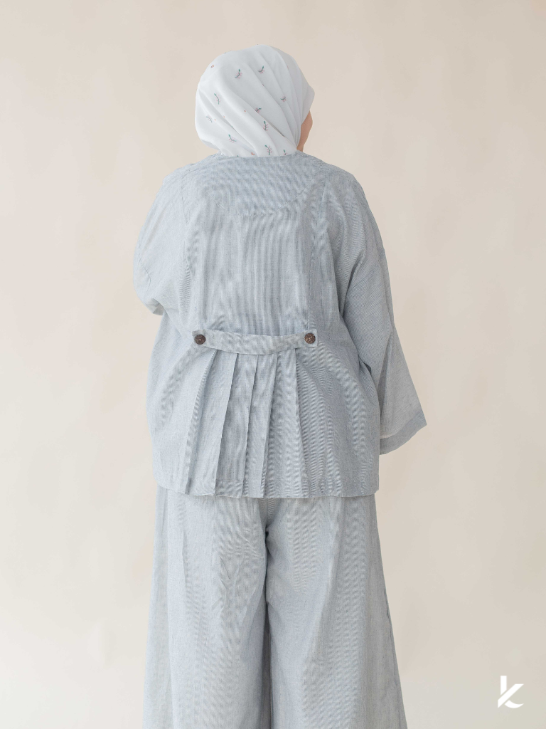 Ease Top in Dust