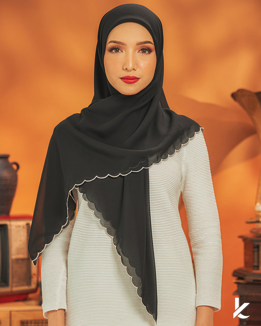 Suri Bawal Sulam in Black