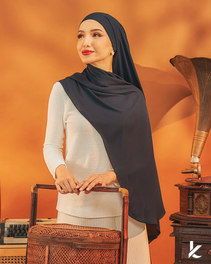 Classe In Navy Blue
