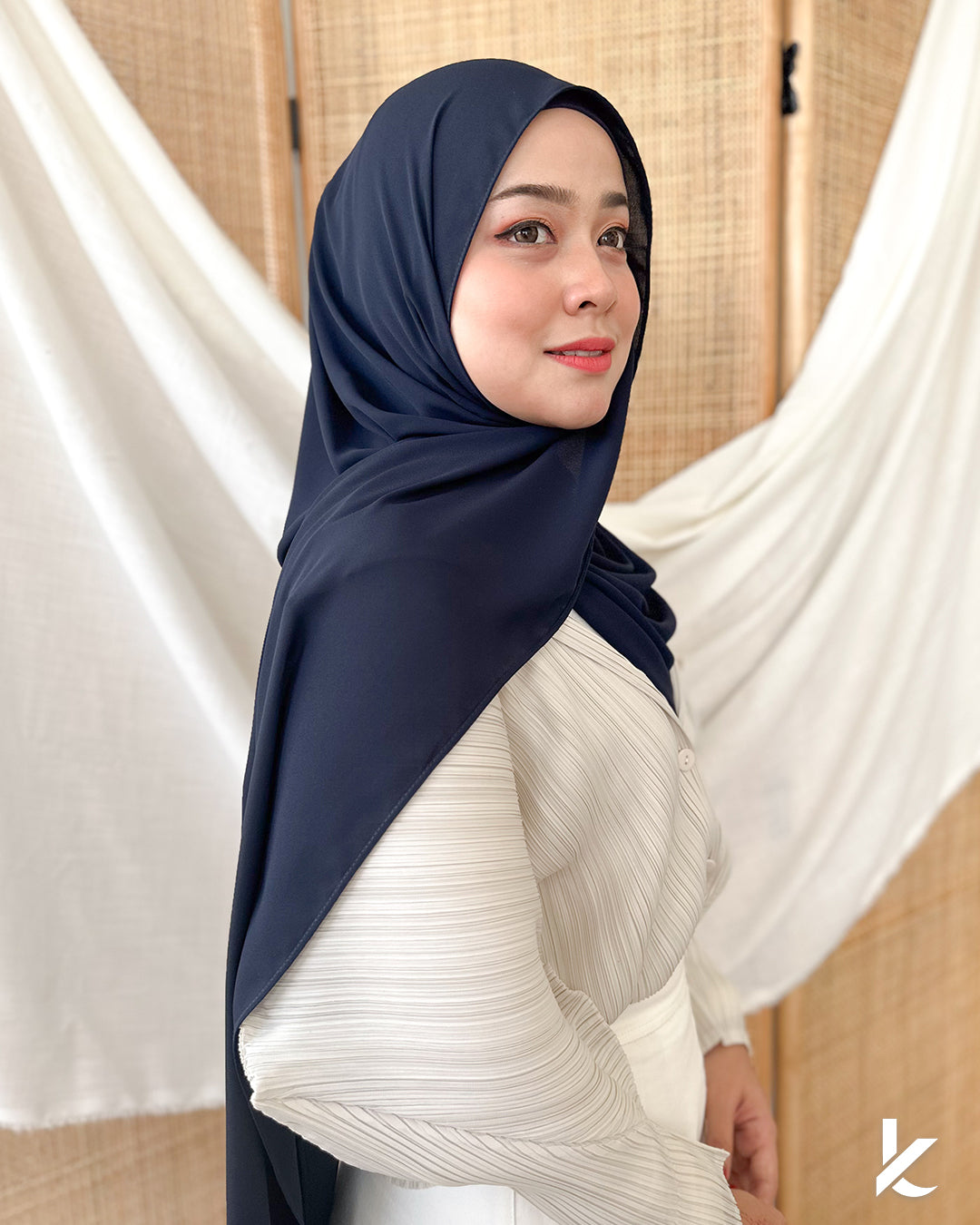 Classe In Navy Blue