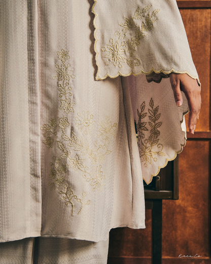 Som in Oat + FREE Selendang | Baju Kurung Sulam Klasik Raya 2026