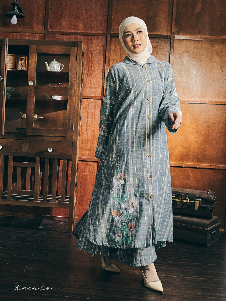Kebarung Linen Mun in Elara | Kebaya + Kurung Sulam Klasik Raya 2026