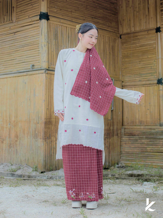 [AS IS] Laima Kurung Kesumba + FREE Selendang | Baju Kurung Sulam Klasik 2025