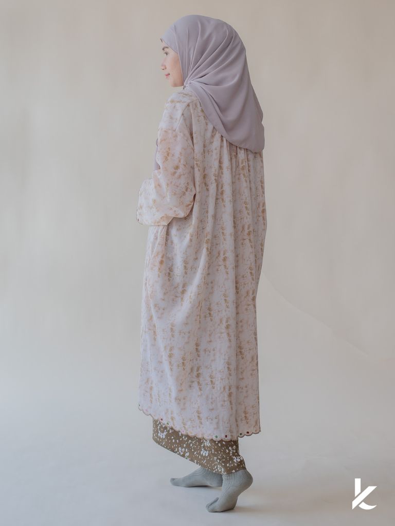 [TOP ONLY] Darcy Kurung in Autumn