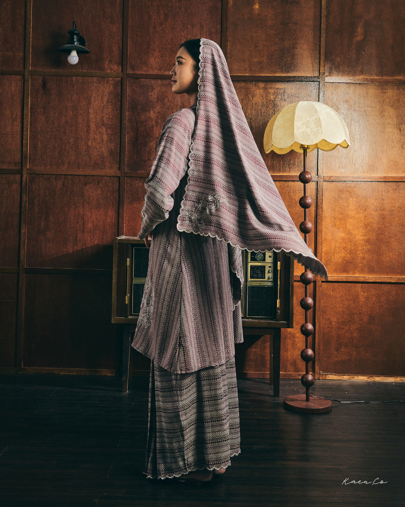 Som in Burgundy + FREE Selendang | Baju Kurung Sulam Klasik Raya 2026