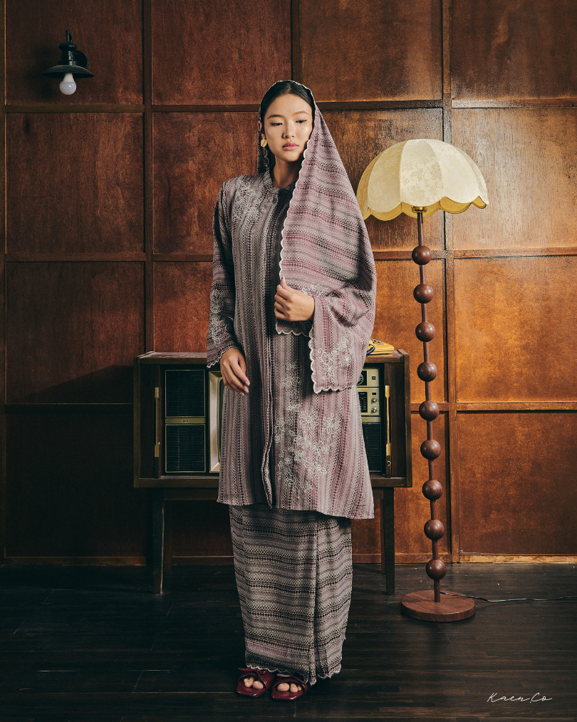 Som in Burgundy + FREE Selendang | Baju Kurung Sulam Klasik Raya 2026