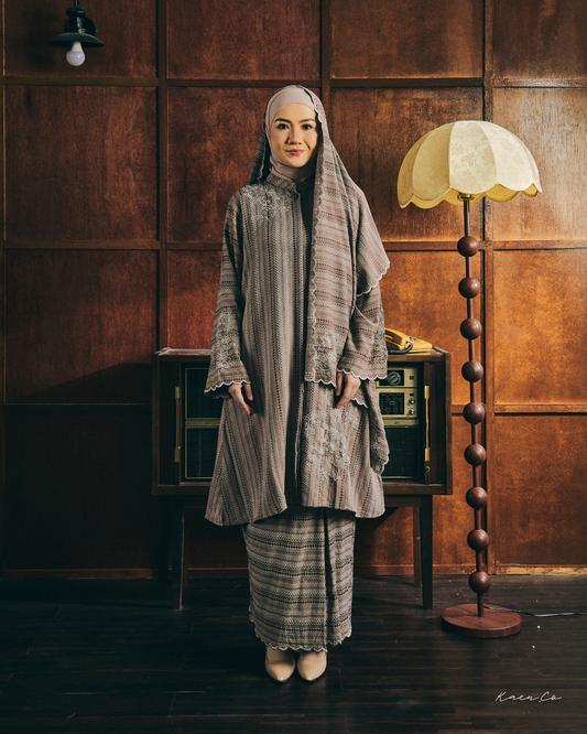 Som in Mahogany + FREE Selendang | Baju Kurung Sulam Klasik Raya 2026