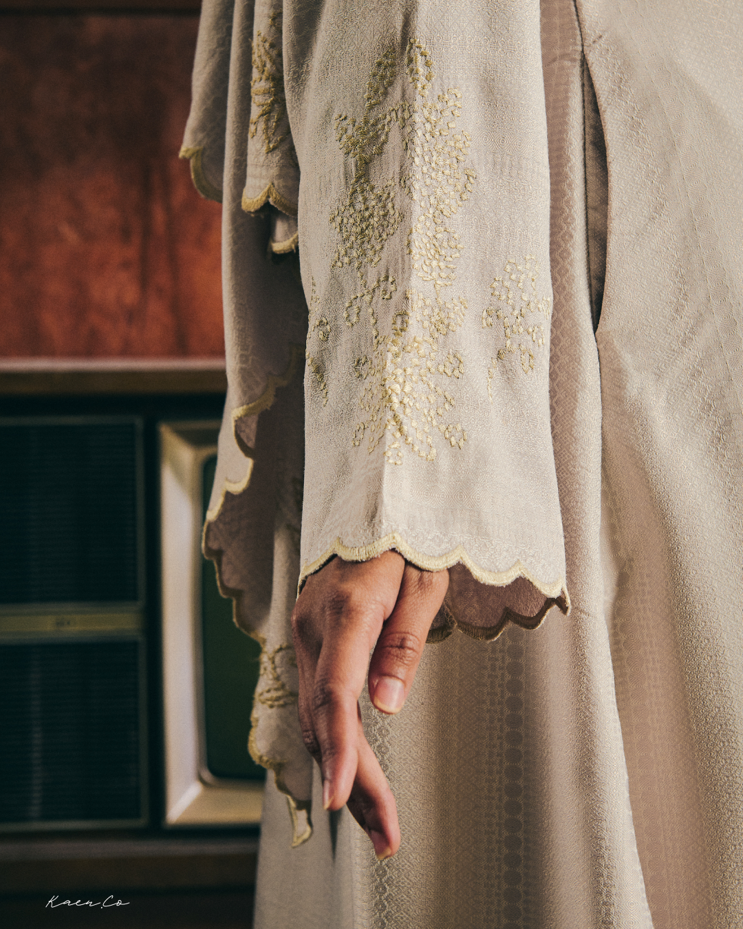 Som in Oat + FREE Selendang | Baju Kurung Sulam Klasik Raya 2026